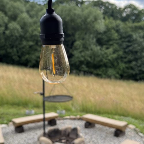 Miejsce na ognisko i grill w ogrodzie domku w Bieszczadach